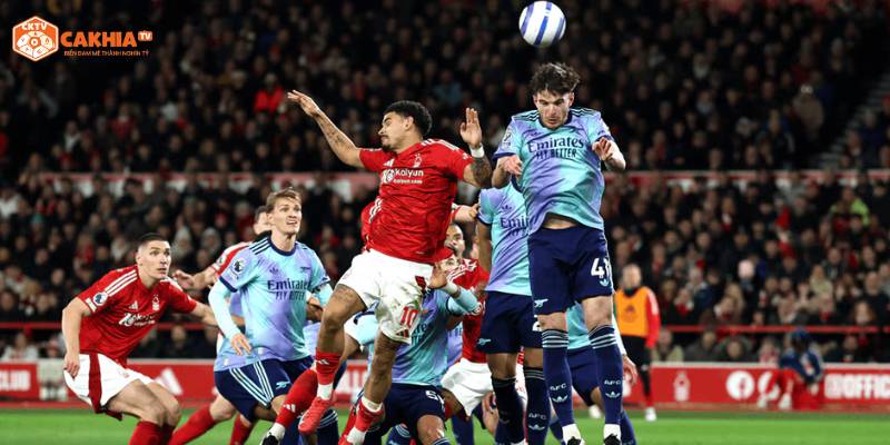 Phong độ hiện tại cho thấy Arsenal có lợi thế về nhịp độ trận, nhưng Nottingham có động lực rõ ràng hơn để xoay chuyển tinh thần.